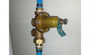 Pressure regulator valve installation